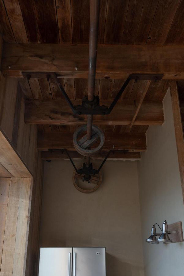 Gite L'Atelier De Tournerie Montigny-sur-l'Ain Esterno foto